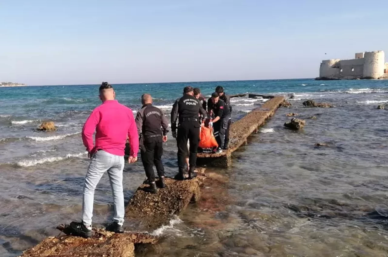 Mersin'de denize giren genç boğuldu