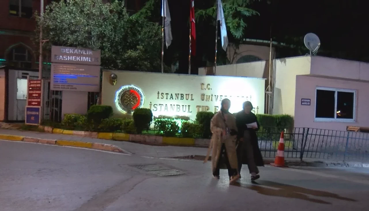 Fatih’te otelde kalan Hollandalı kardeşler gıda zehirlenmesi şüphesiyle hastaneye kaldırıldı