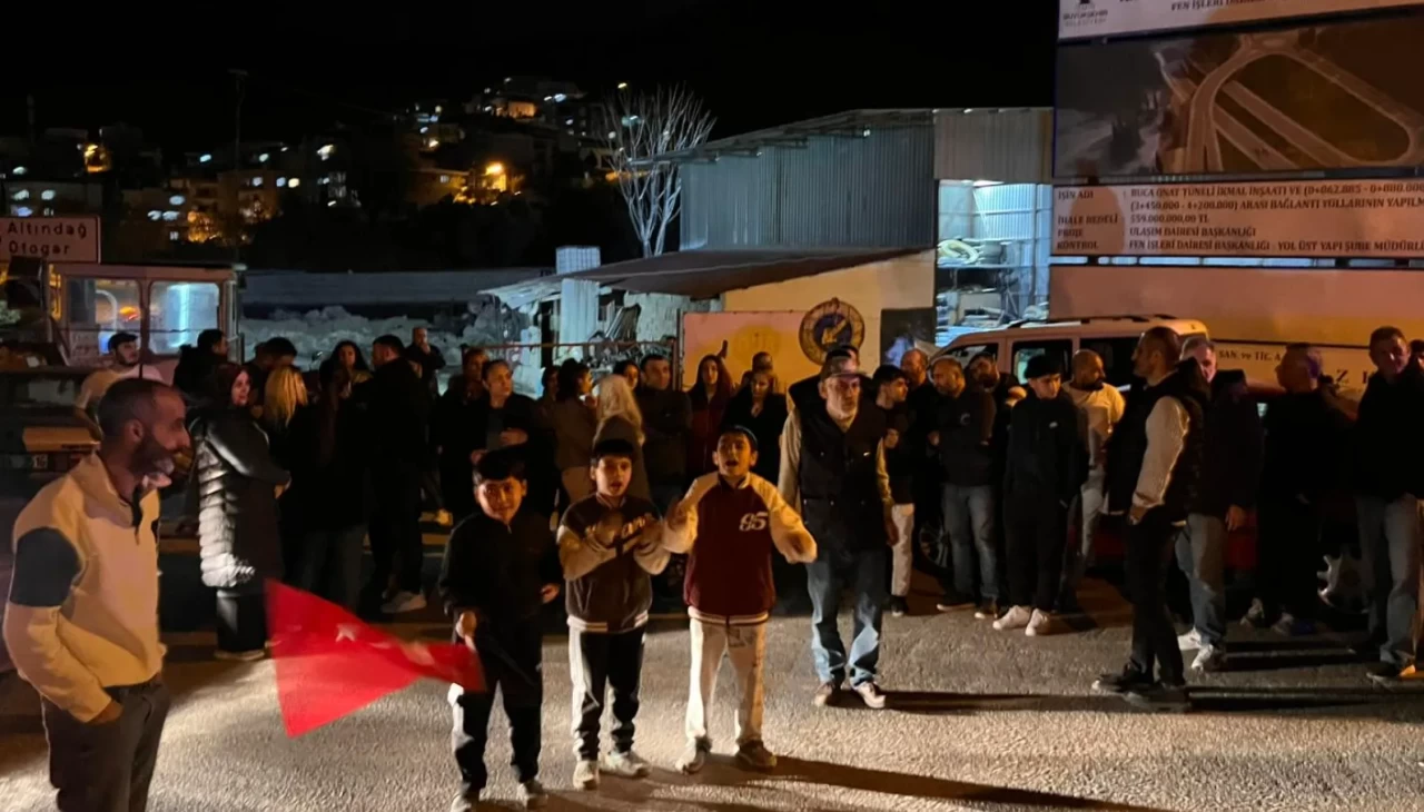Buca Onat Tüneli çalışmaları evlerde hasara yol açtı: Bornovalılar tepki gösterdi