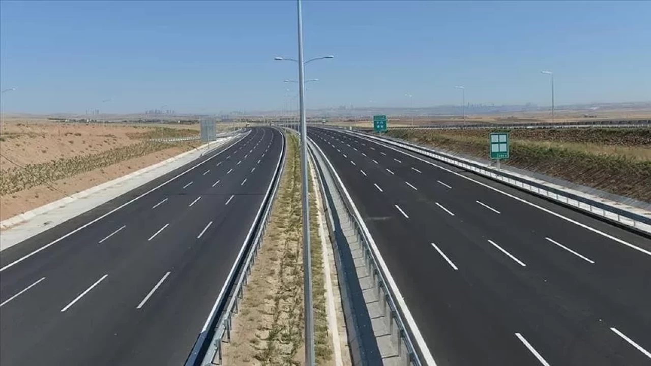 Türkiye'nin bölünmüş yol ağı 22 yılda yaklaşık 5 katına çıktı