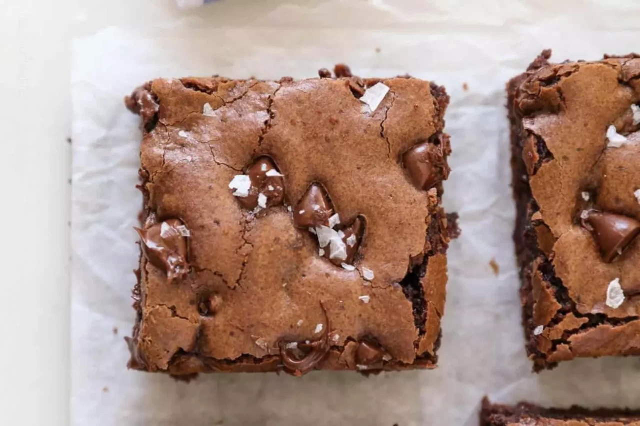Tereyağı ve Çikolata Bloku Olmadan Hazırlanan 4 Malzemeli Pratik Brownie Tarifi