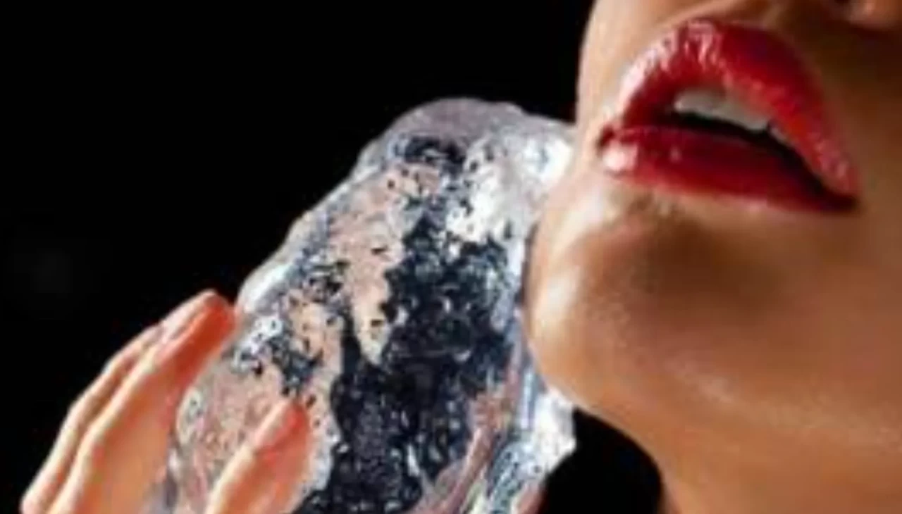 Sosyal medyayı sallayan güzellik tüyosu! Sütlü buz küpleriyle porselen cilt