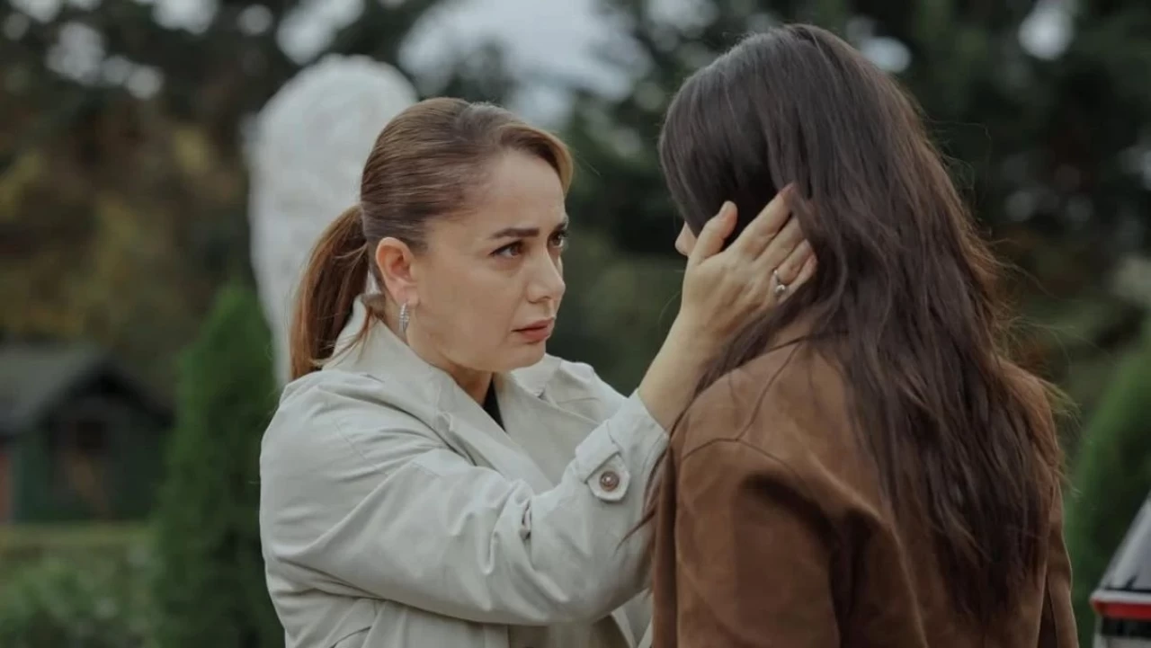 Çarpıntı 10. Bölümde Reyhan Halit’e Hesap Soruyor! Aslı, Serkan’ın Evlenme Teklifine “Evet” Dedi Mi?