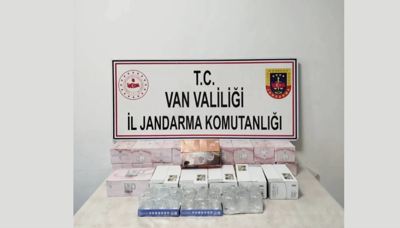 Van’da jandarmadan kaçakçılığa darbe: 304 paket sigara ve 162 parça kaçak mal ele geçirildi
