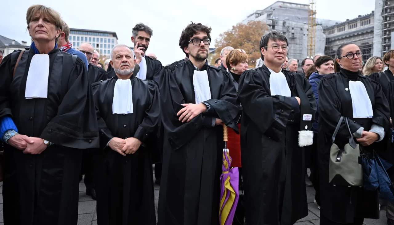 Brüksel’de yüzlerce yargı mensubundan 'Adalete ihtiyaç var' eylemi