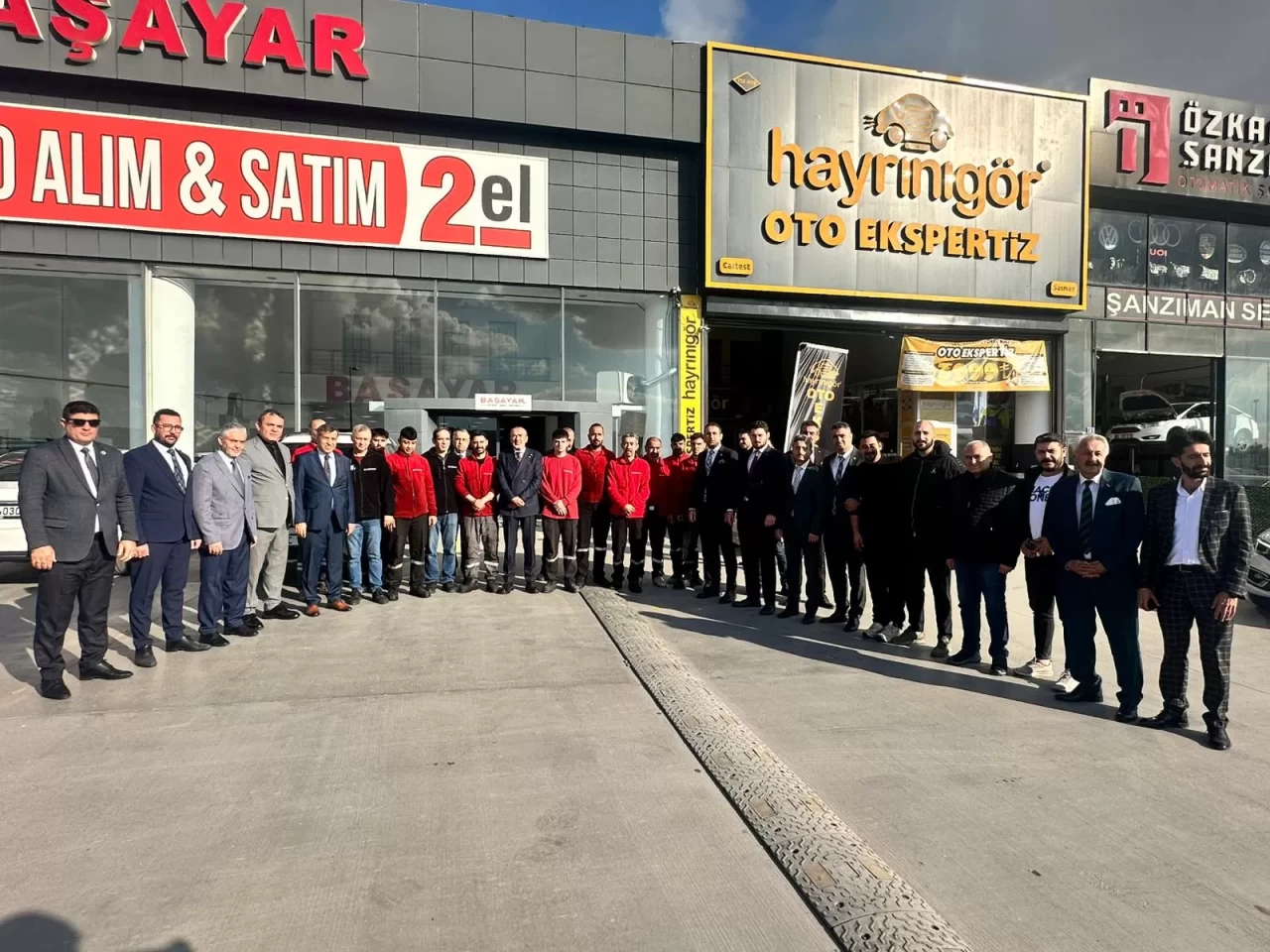 MHP’nin “Hayırlı Günler Komşum” buluşmaları devam ediyor: Yaşar Yıldırım esnafla bir araya geldi