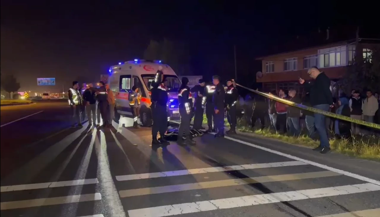Düzce’de yolun karşısına geçmeye çalışan kadın hafif ticari aracın çarpmasıyla hayatını kaybetti