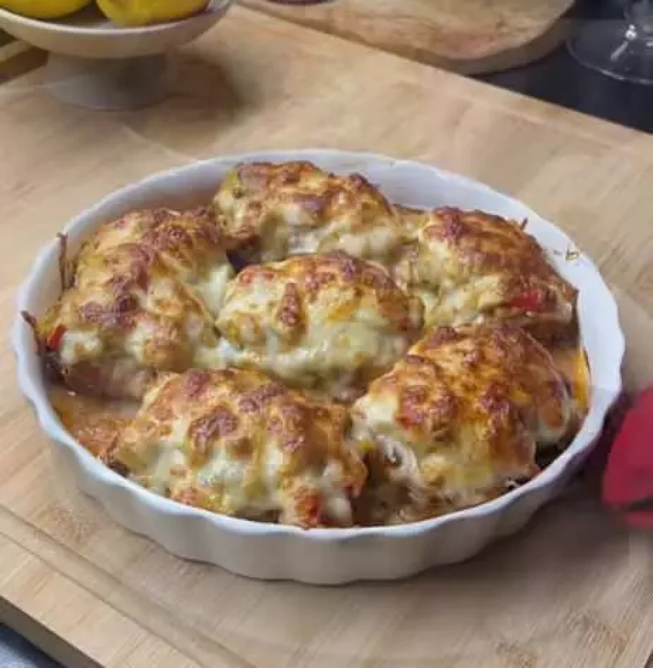 Restoran Kalitesinde Kremalı Mantar Soslu Tavuk Pirzola Tarifi: Pratik ve Lezzetli Ana Yemek