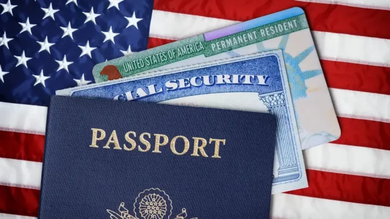 ABD, 19 ülkenin vatandaşlarının yeşil kart statüsünü yeniden inceleyecek