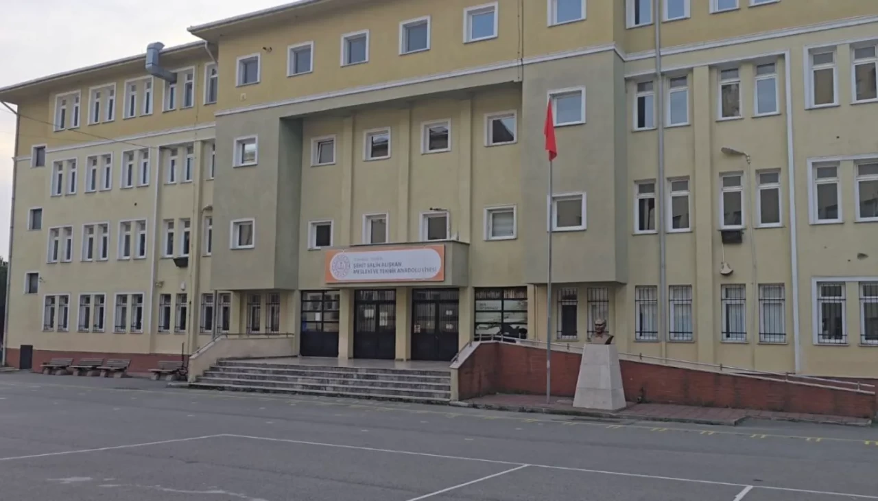 Kartal’daki lisede kavga ölümle bitti: 16 yaşındaki öğrenci hayatını kaybetti