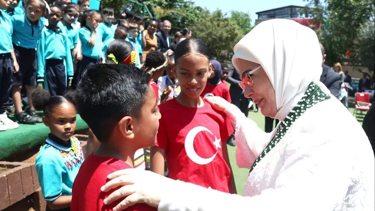 Emine Erdoğan: Afrikalı çocuklarımızla buluşmaktan mutluluk duydum