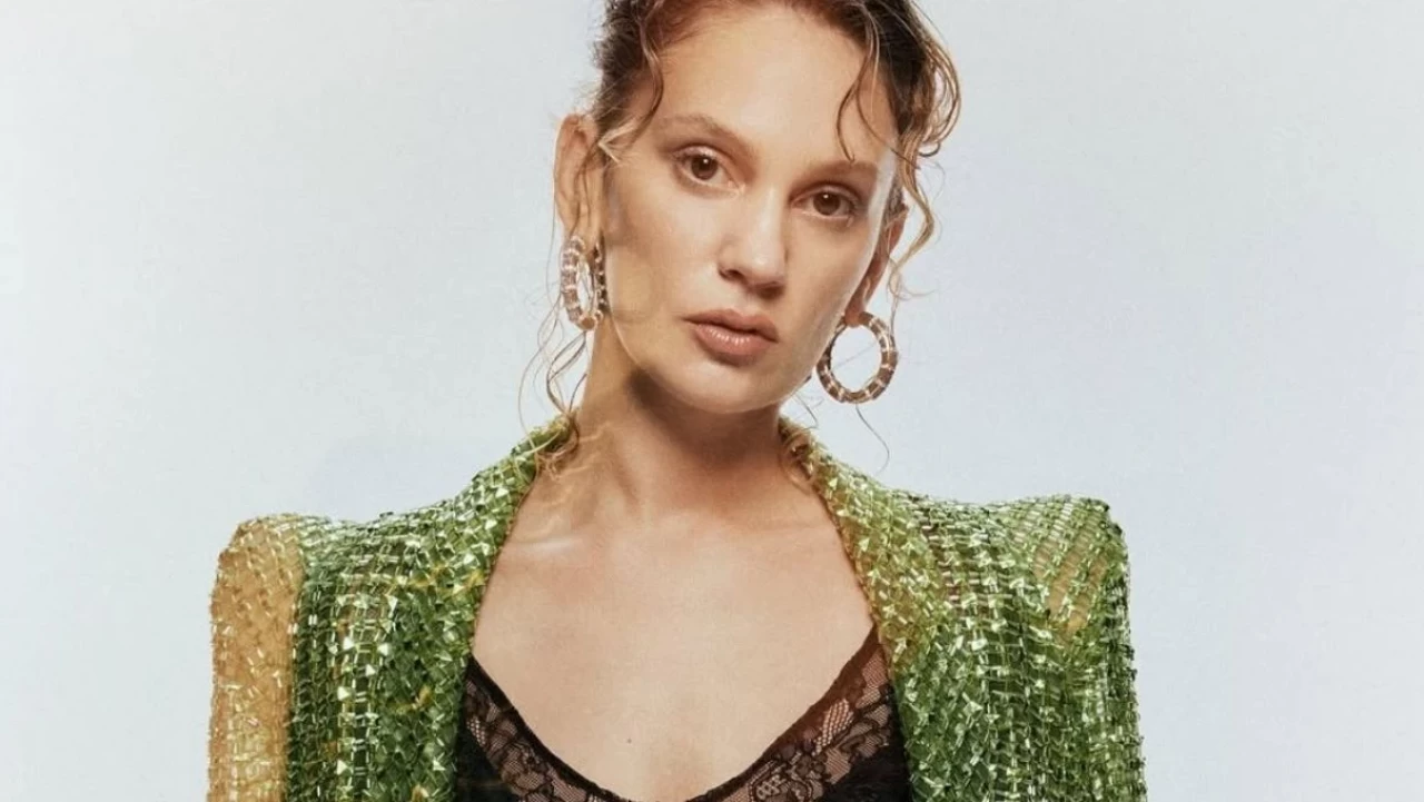 Farah Zeynep Abdullah Kaç Yaşında ve Evli Mi? İşte Ünlü Oyuncunun Hayat Hikayesi ve Rol Aldığı Diziler