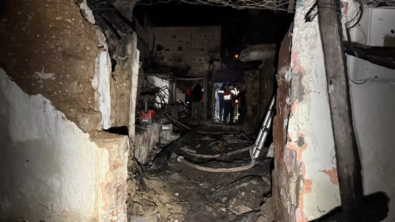 Bursa'da 2 katlı evde yangın! Ekipler 1 kişinin cesedine ulaştı