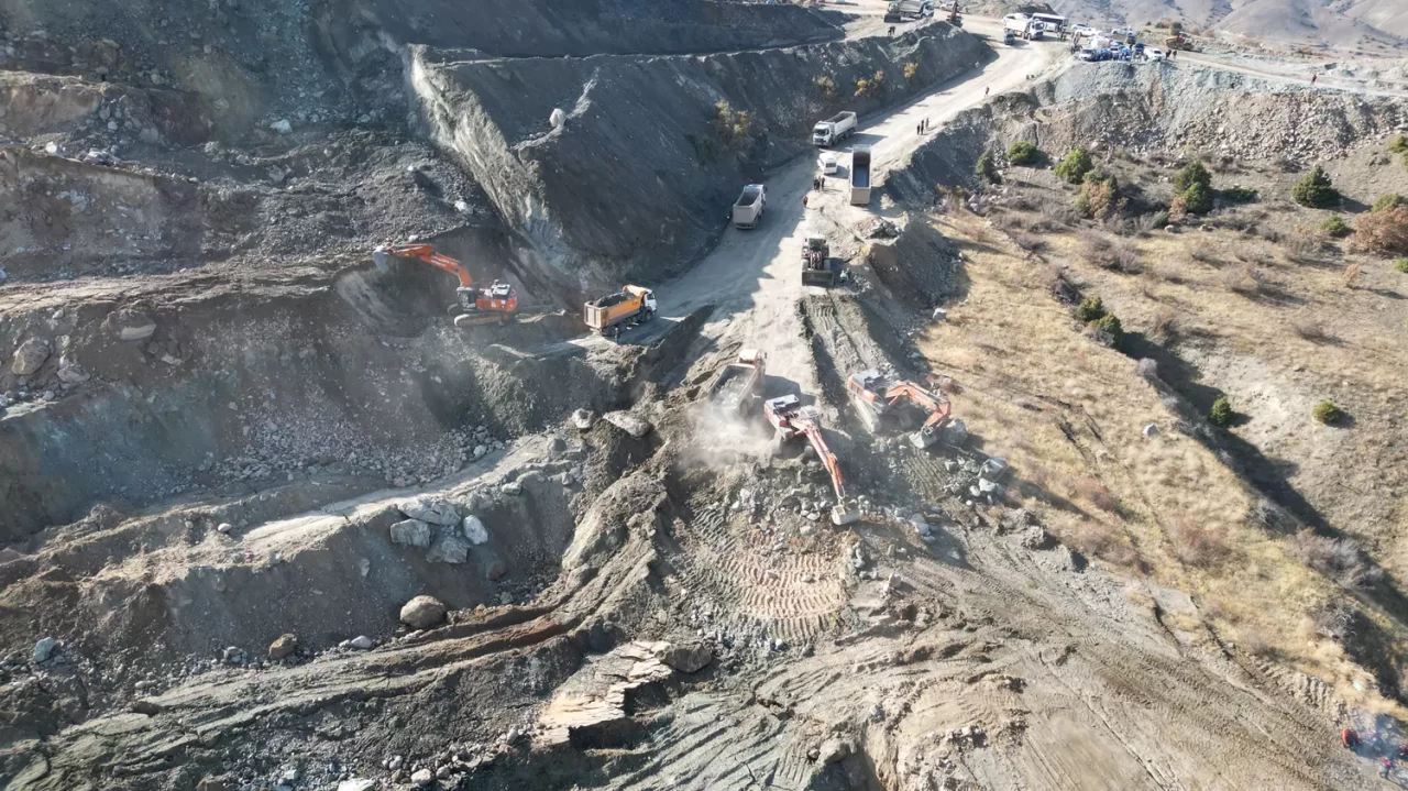 Maden ocağında göçük: Şantiye müdürü günlerdir aranıyor