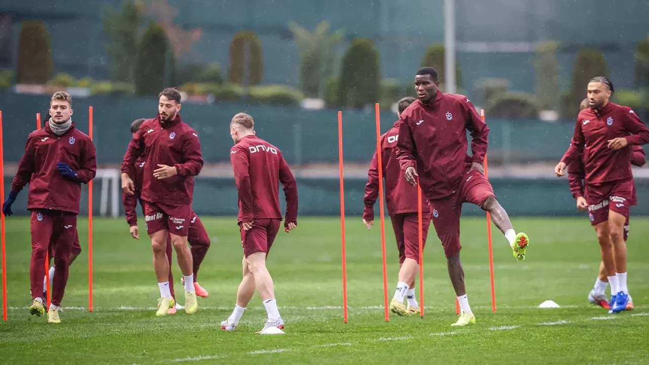 Trabzonspor, Başakşehir deplasmanı öncesi hazırlıklarını çift antrenmanla sürdürdü