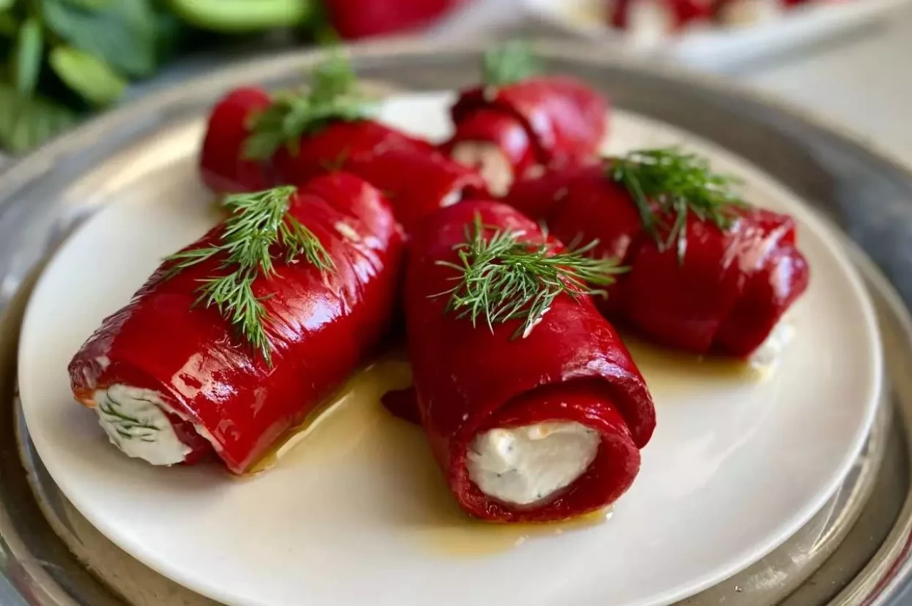 Peynirli Kapya Biber Sarması Tarifi: En Pratik ve Lezzetli Kapya Biber Sarma Yapımı