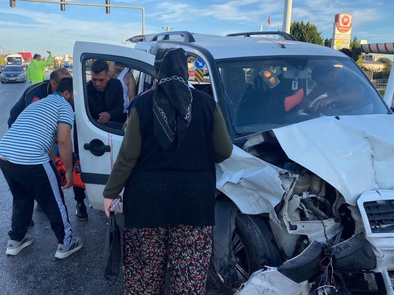 Antalya'da iki araç çarpıştı: 4 yaralı