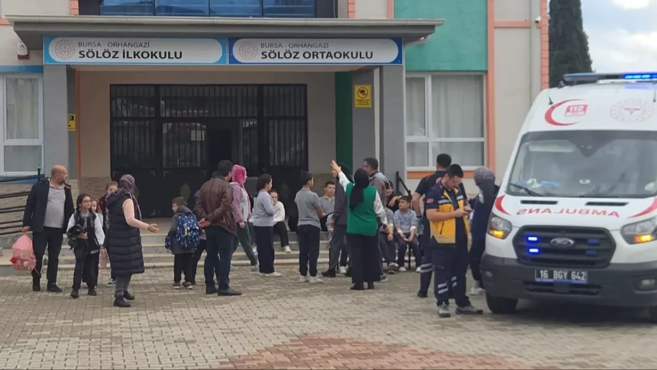 Bursa'da 20 öğrenci, gıda zehirlenmesi şüphesiyle hastaneye kaldırıldı