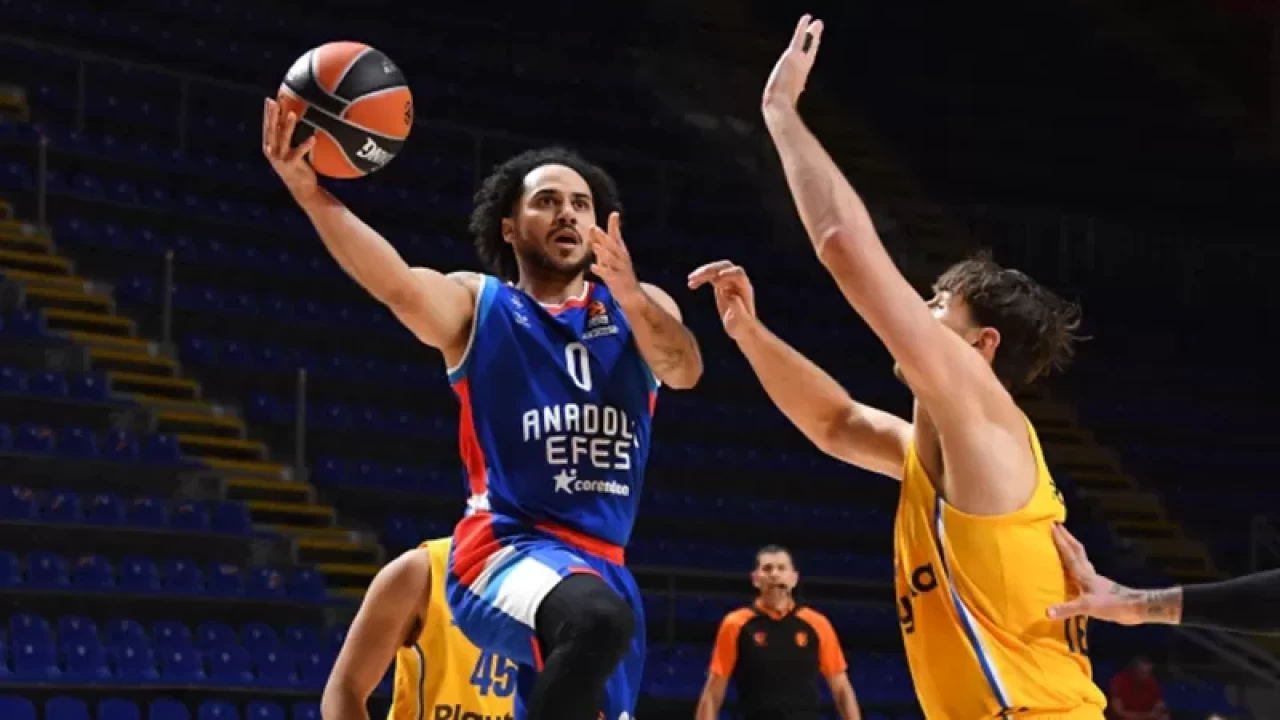 Anadolu Efes, EuroLeague’de zirve takibi yapan Barcelona’yı ağırlıyor