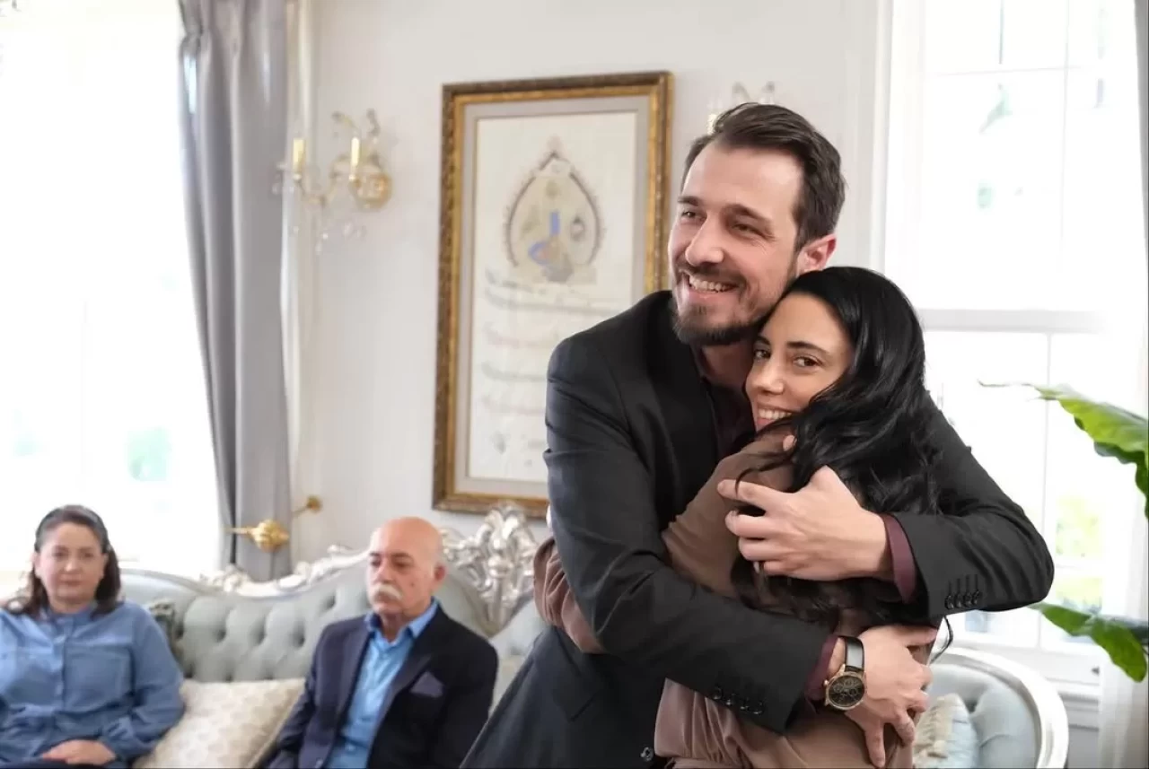 Kızılcık Şerbeti’nde Veda Krizi! Emrah Altıntoprak Yeni Kadroyu Atladı, Eski Oyuncularla Vedalaştı