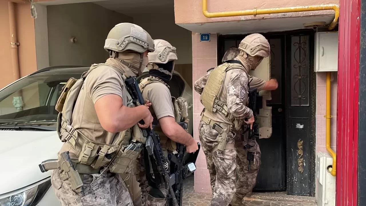 Adana'da terör örgütü DEAŞ üyelerine para ulaştırdığı iddia edilen sanığa dava