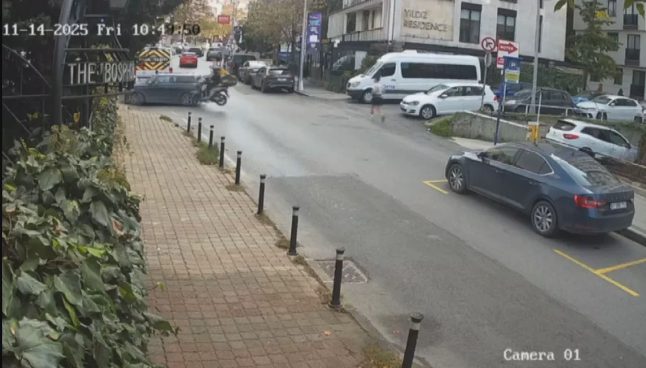 Beşiktaş’ta motosiklet ara sokaktan çıkan otomobile çarptı