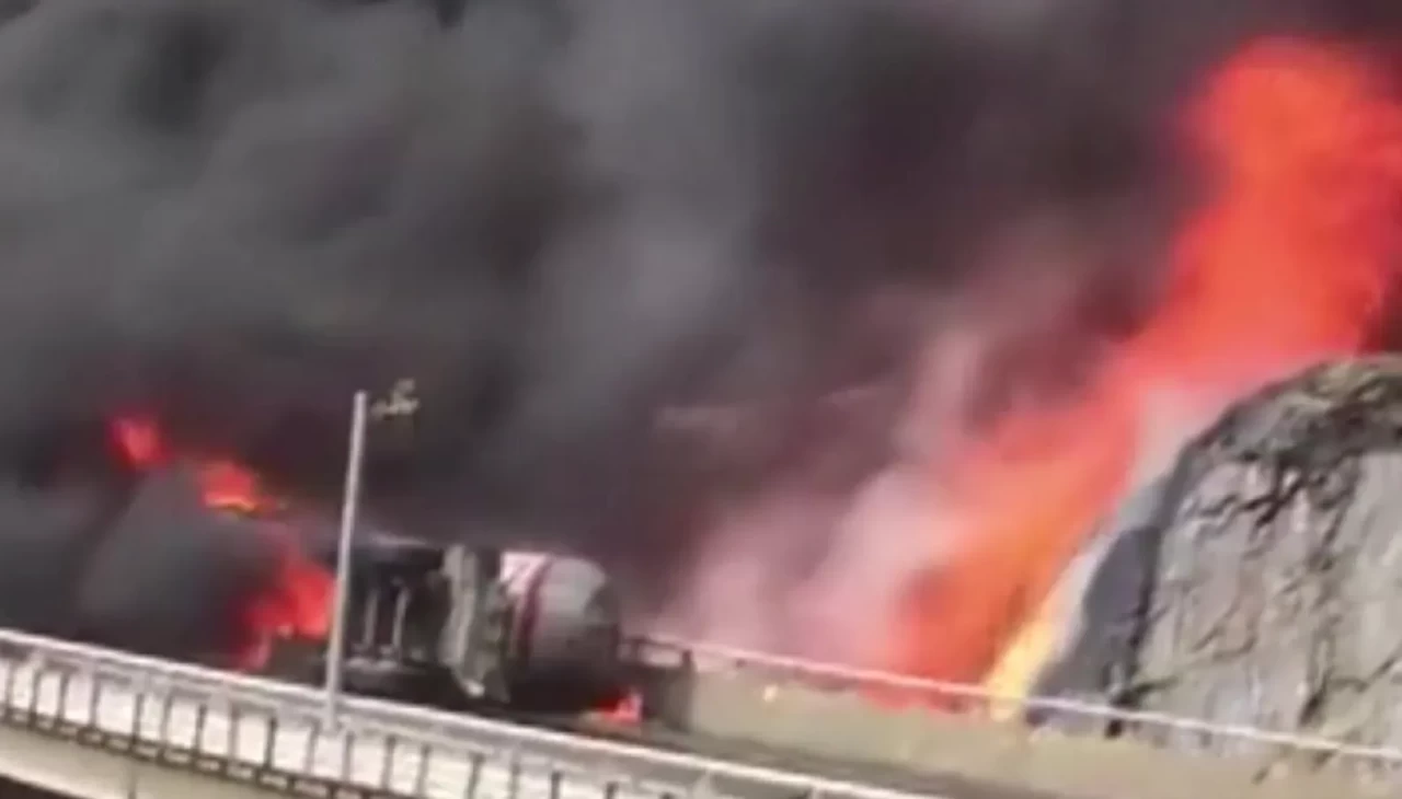 Medine’de umre faciası! Otobüs yakıt tankeriyle çarpıştı: 45 ölü