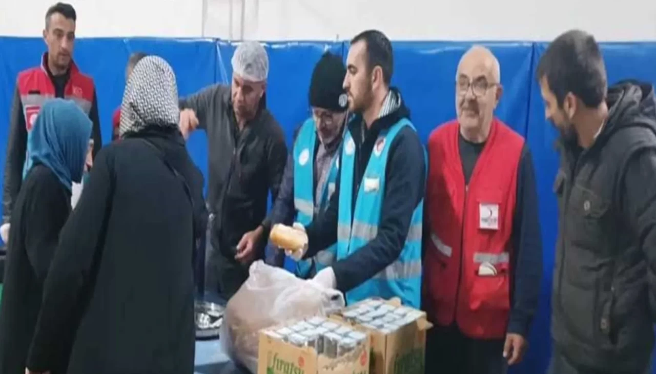 Malatya’da kar ve fırtına alarmı: Mahsur kalan 33 kişi kurtarıldı