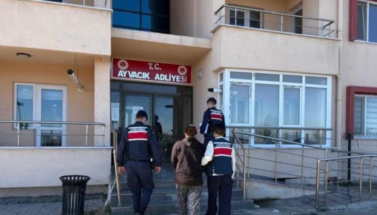 Ayvacık’ta boş arazide bulunan bebek cesadinde anne tutuklandı