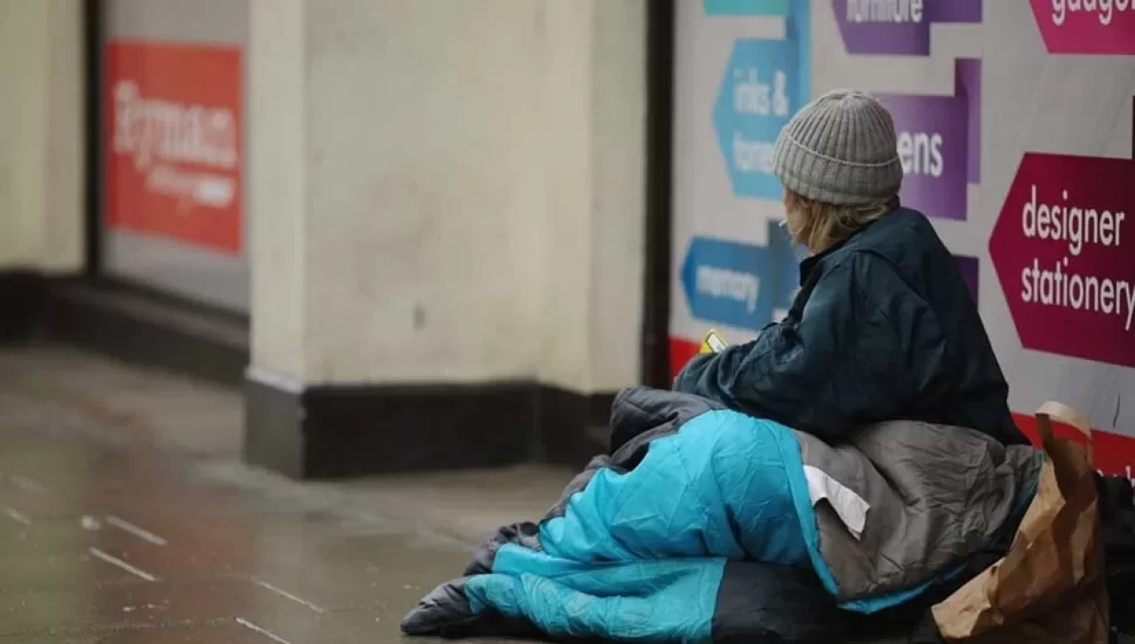 İngiltere’de evsizlik krizi keskin şekilde arttı: Yerel yönetimler mücadele edemiyor