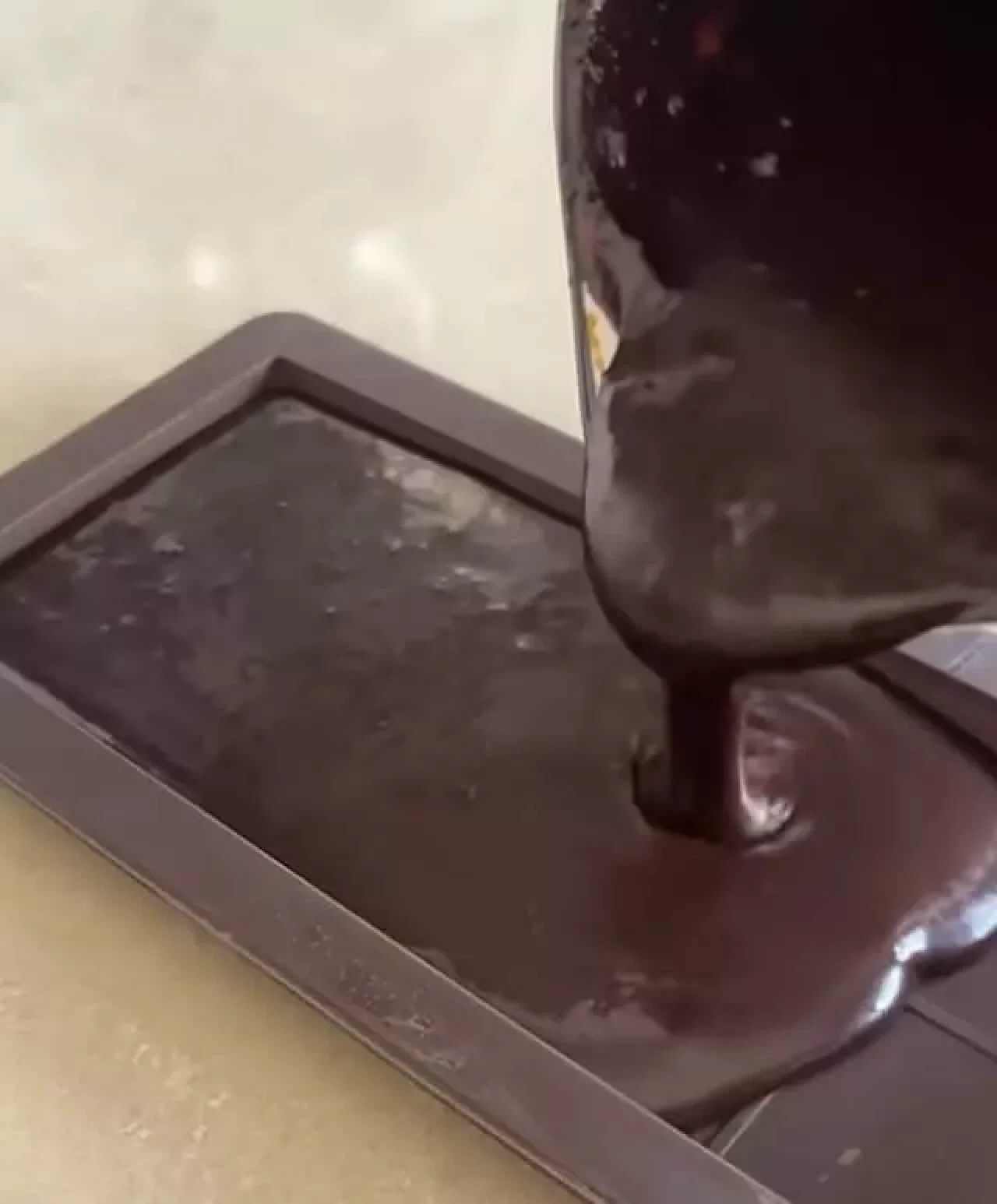 Tatlı isteğine sağlıklı çözüm: 3 malzemeli şekersiz ev yapımı çikolata tarifi