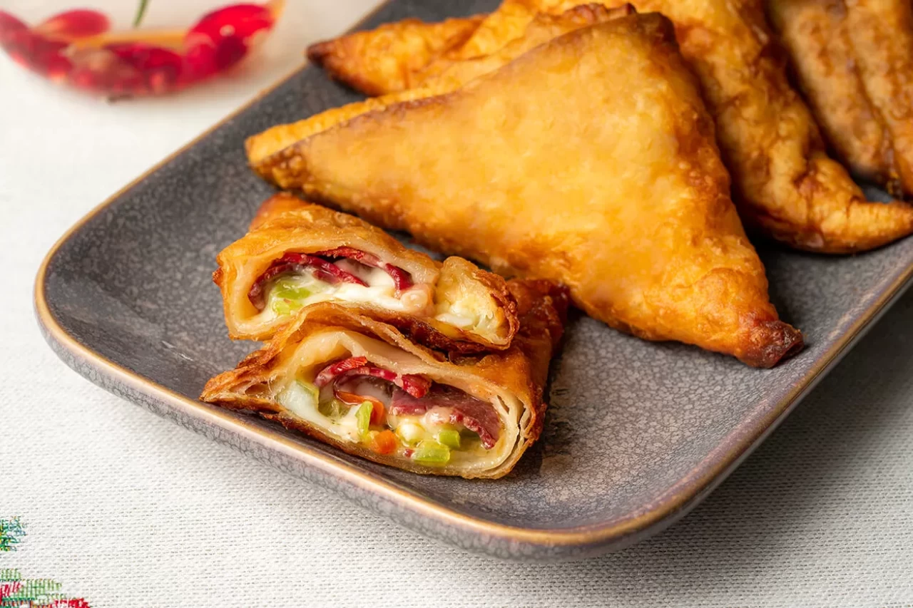 Hafta Sonu Kahvaltılarının Yıldızı: Paçanga Böreği Tarifi En Pratik ve Lezzetli Ara Sıcak