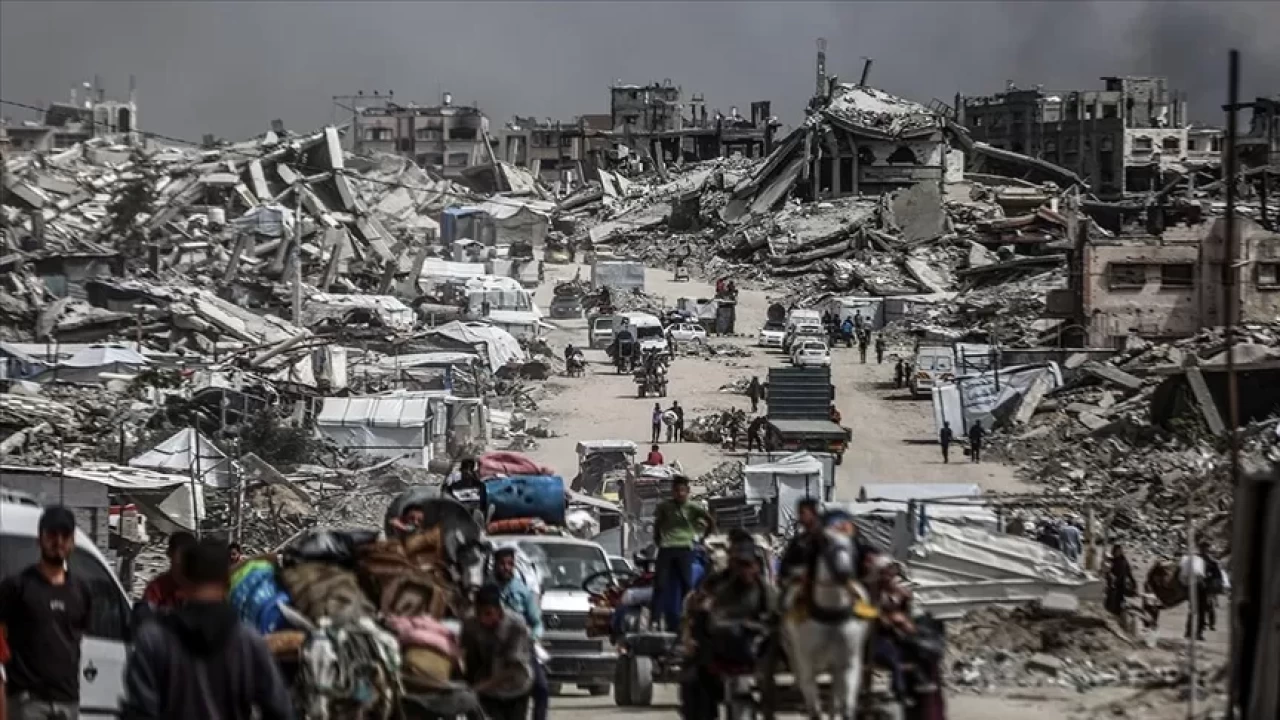 İsrail ateşkesi ihlal ederek Gazze'de biri çocuk 3 Filistinliyi katletti