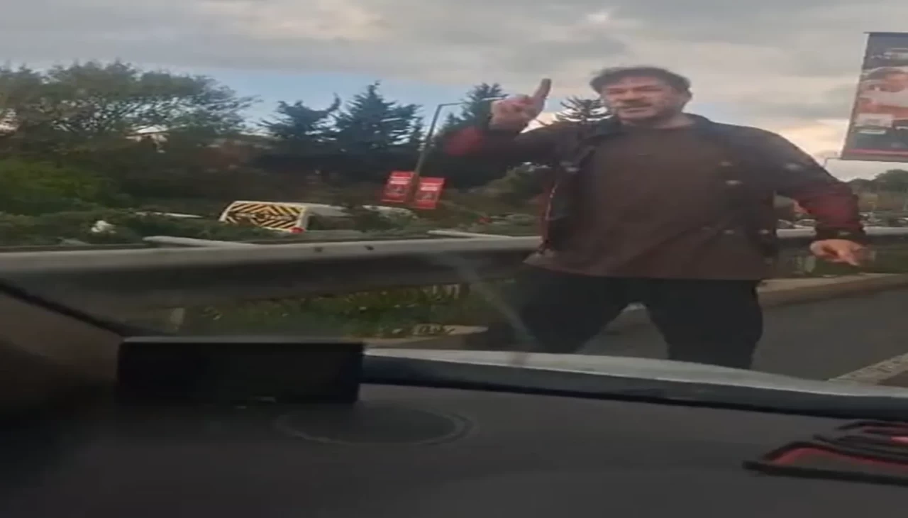 Ümraniye’de yol kavgası! Kızı korkudan gözyaşı döktü