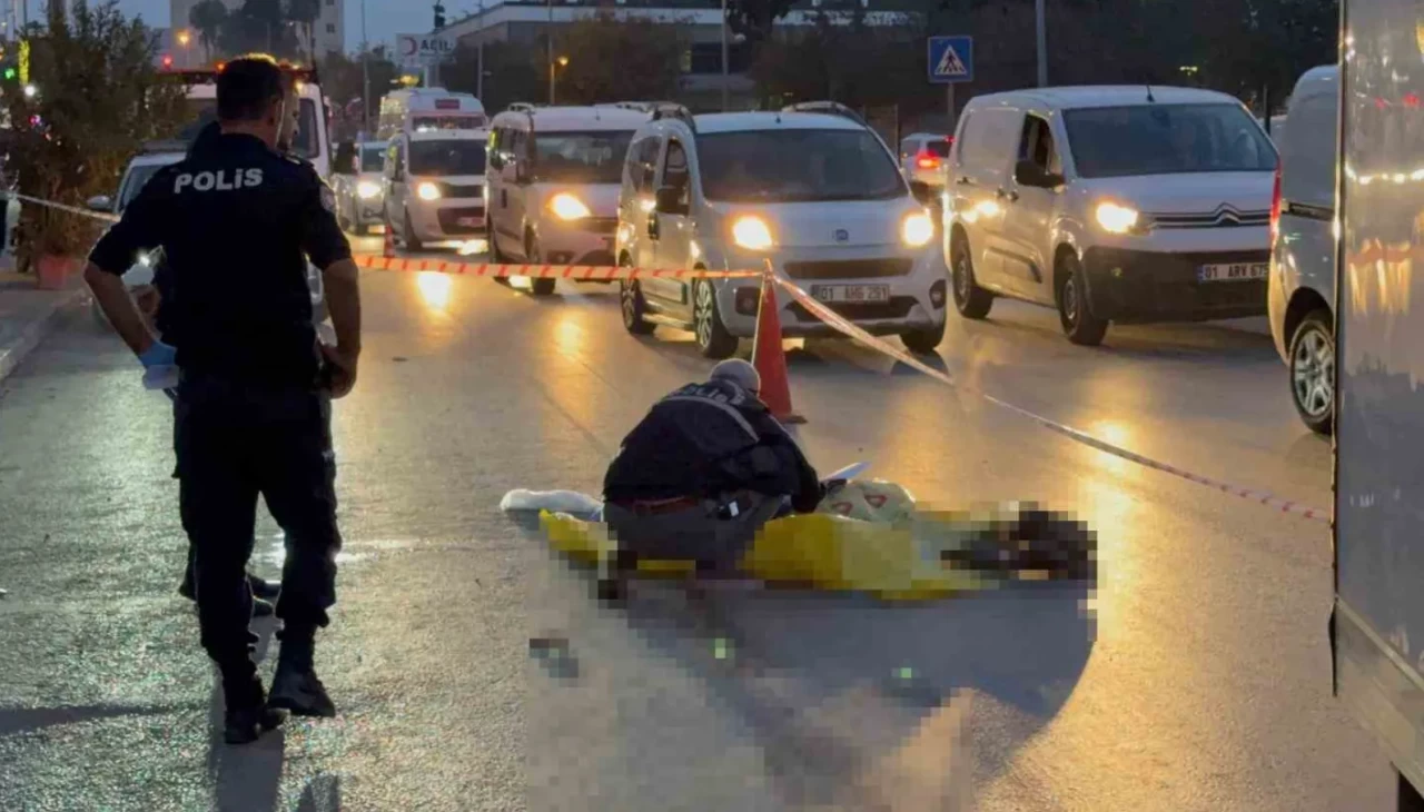 Adana’da yolun karşısına geçmeye çalışan yaşlı adama kamyon çarptı