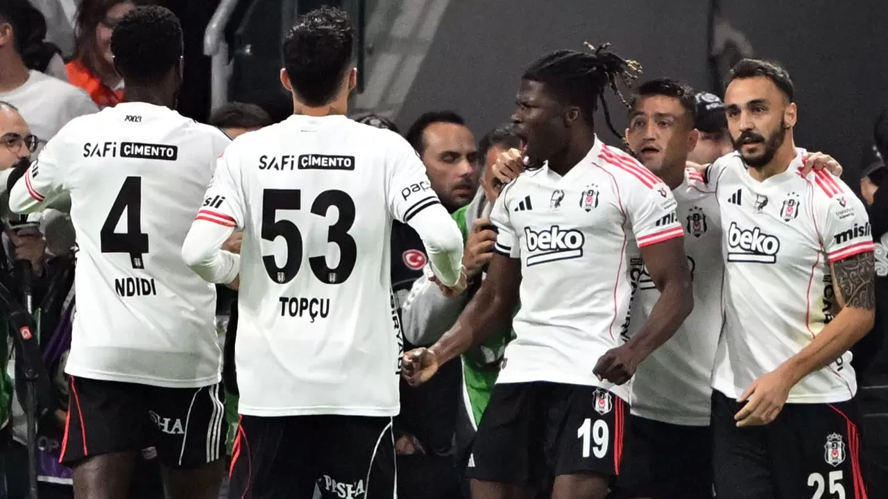 Süper Lig'de Antalyaspor-Beşiktaş maçının ilk 11'leri belli oldu