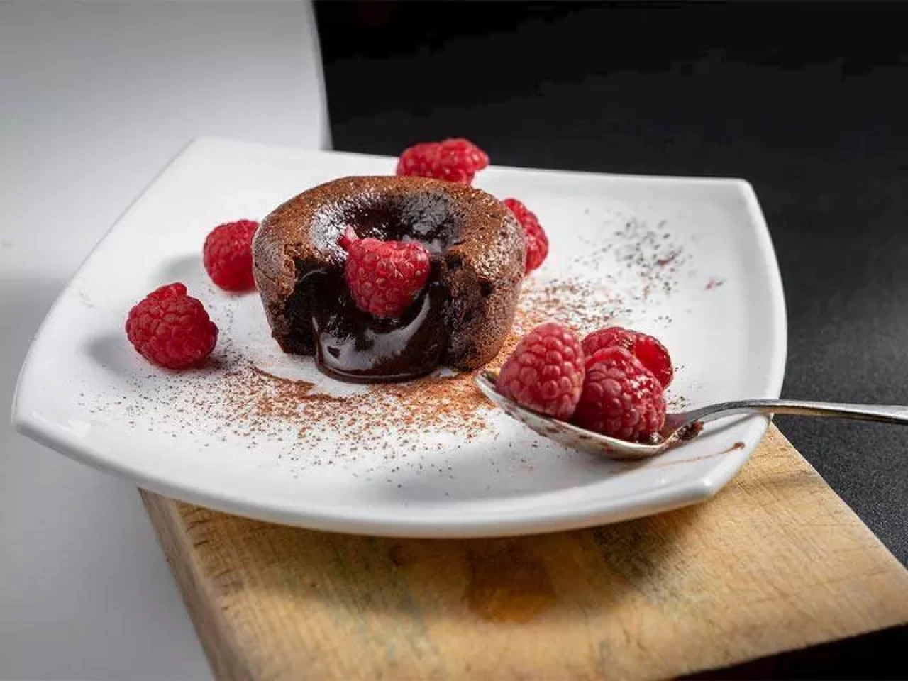 Çikolata Aşığı Herkes İçin: Hızlı ve Kolay Volkan Kek Tarifi