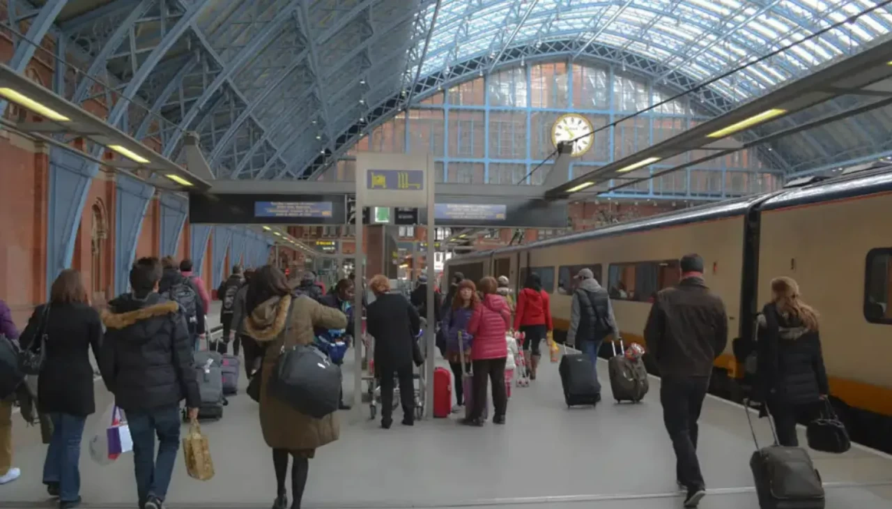 Paris’te panik! Bıçaklı saldırgan Montparnasse Garı’nda vuruldu