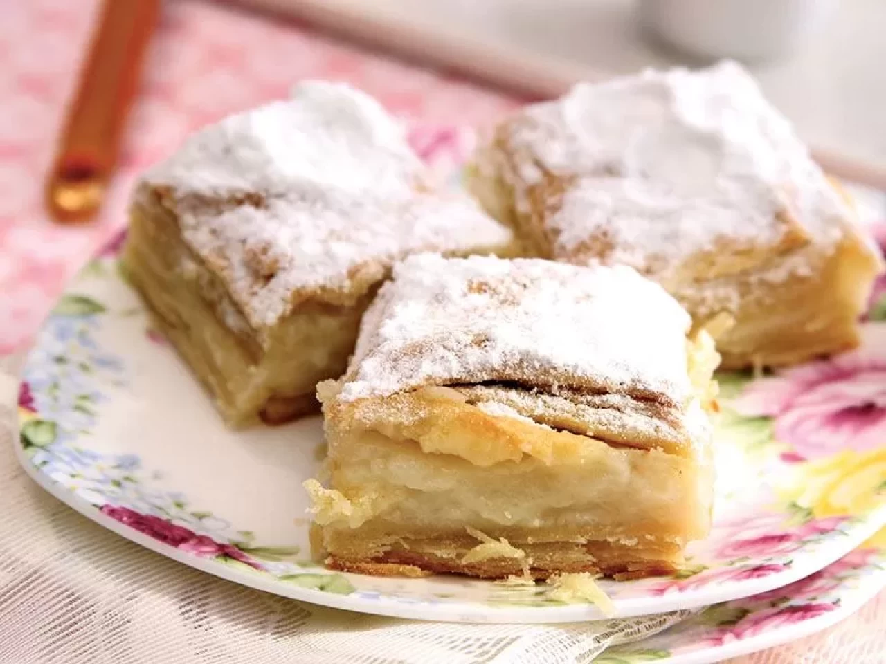 Ev Yapımı Laz Böreği Tarifi: Kremalı ve Çıtır Katmanlı Tatlı