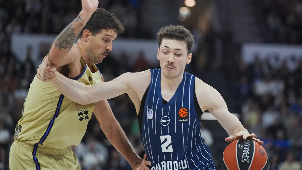 Anadolu Efes EuroLeague’de Barcelona’yı devirdi | Maç Sonucu: A. Efes 74-73 Barcelona