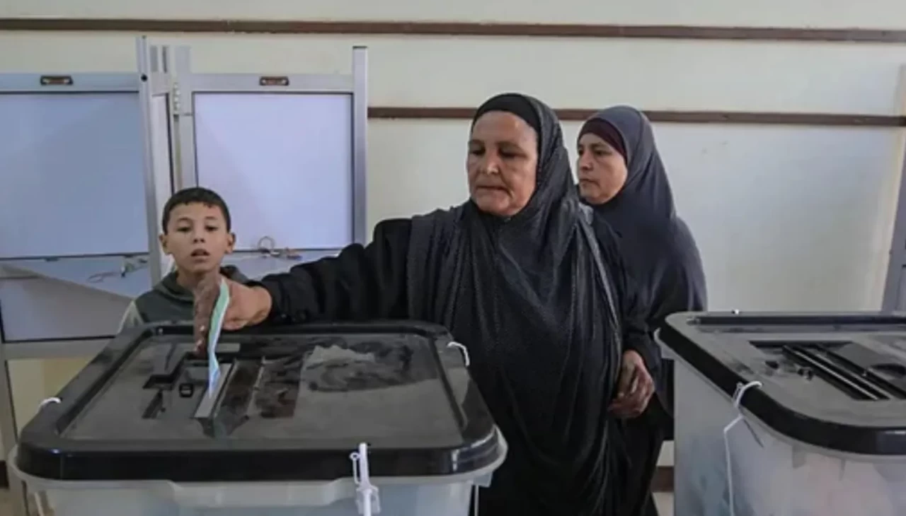 Mısır’da Temsilciler Meclisi seçimlerinde oy sayımı başladı
