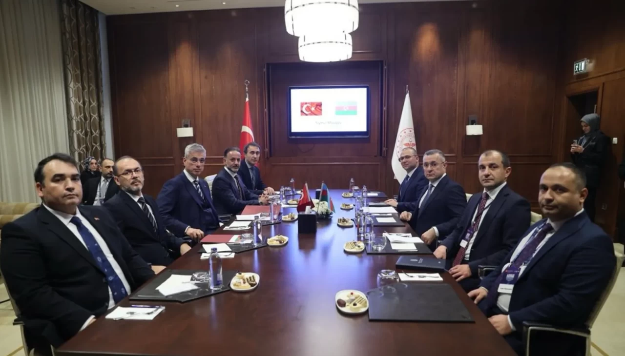 Bakan Memişoğlu, Türk Tıp Dünyası Kurultayı’nda Azerbaycanlı mevkidaşı Musayev ile görüştü