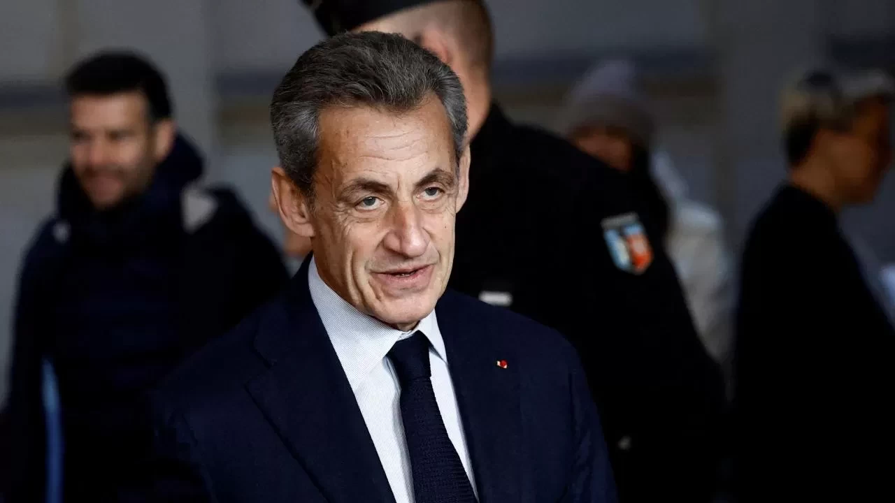 Fransa'da mahkeme eski Cumhurbaşkanı Sarkozy'nin adli kontrol şartıyla serbest bırakılmasına hükmetti