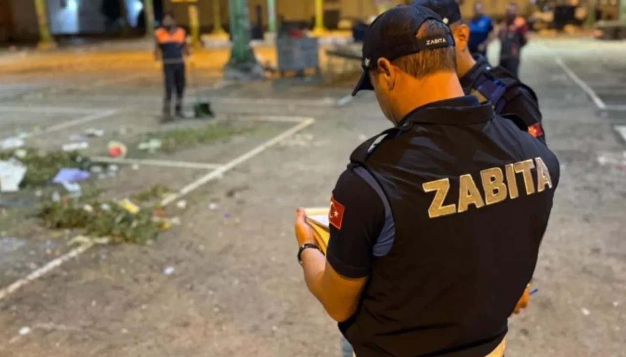 Bakkalda şok! Raflardan tam 1004 bozuk ürün çıktı: Zabıta tek tek topladı