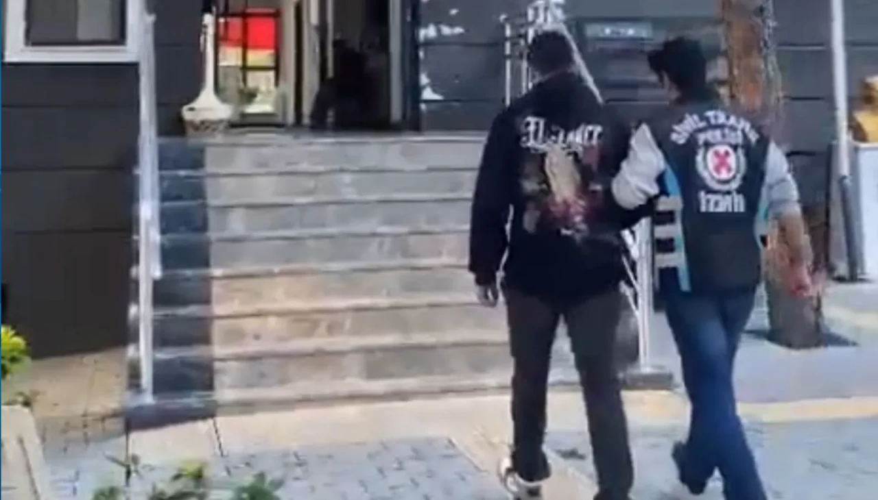 İzmir’de tek teker şovu pahalıya patladı! 13 bin lira ceza, ehliyetine el konuldu