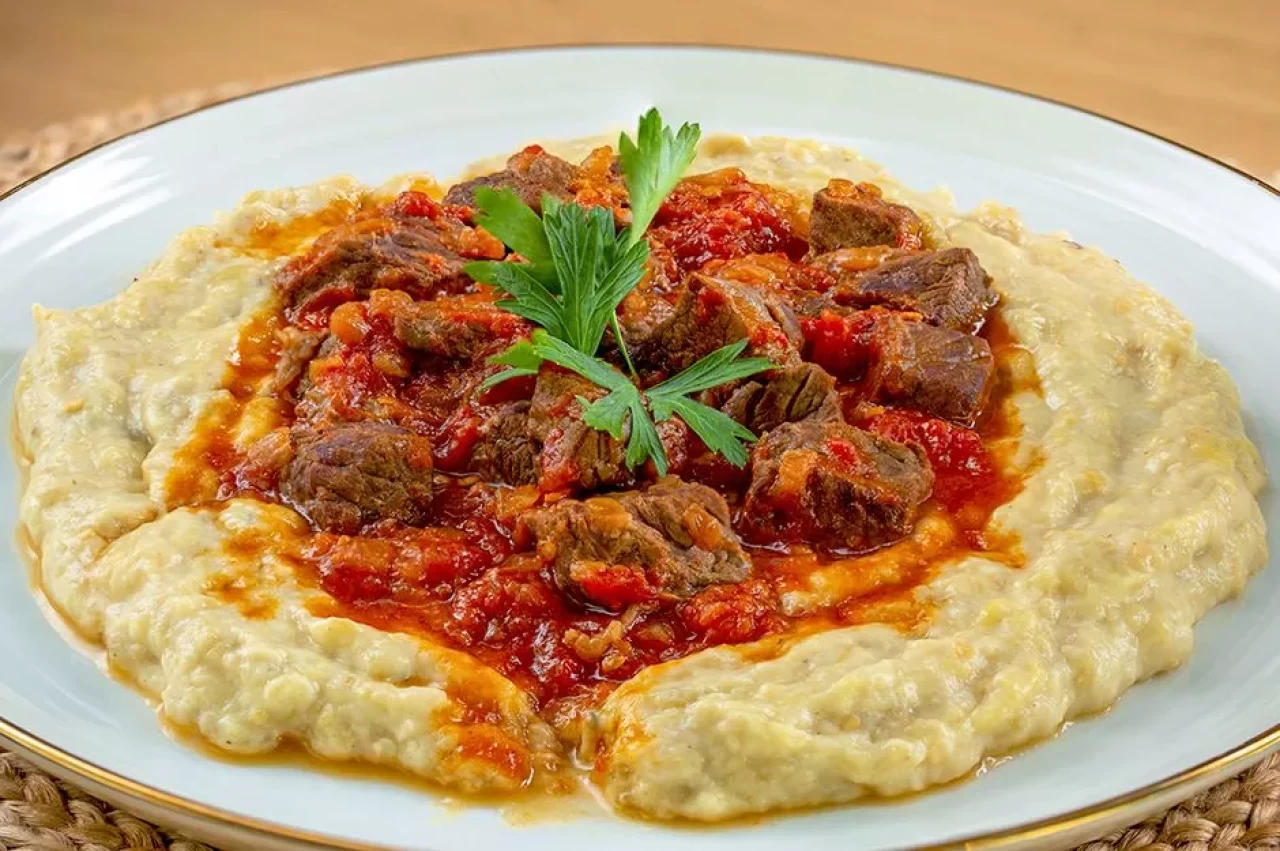 Hünkar Beğendi : Yumuşacık Etler ve Kıvamında Beğendiyle Sofraların Yıldızı