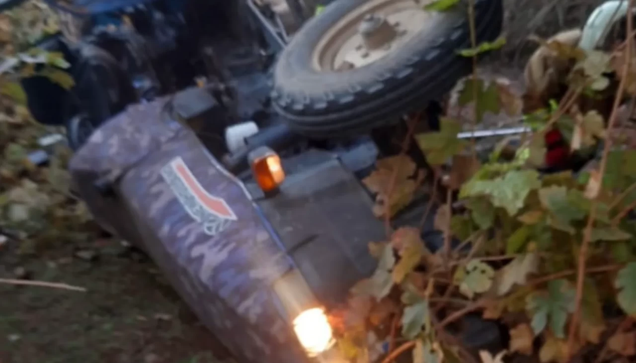 Manisa’da zeytin toplamaya giden emekli öğretmen traktör altında can verdi