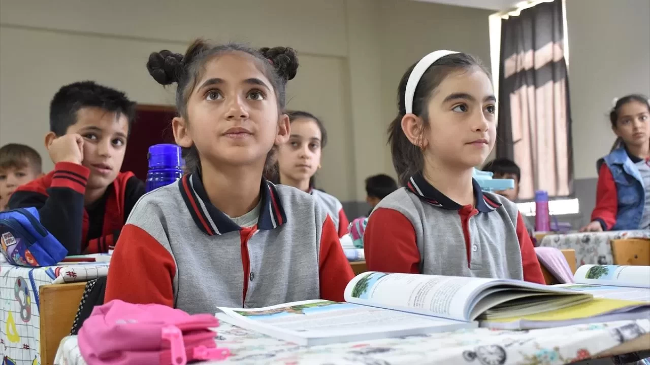 Tatil molası sona erdi! 18 milyon öğrenci yarın okula gidecek