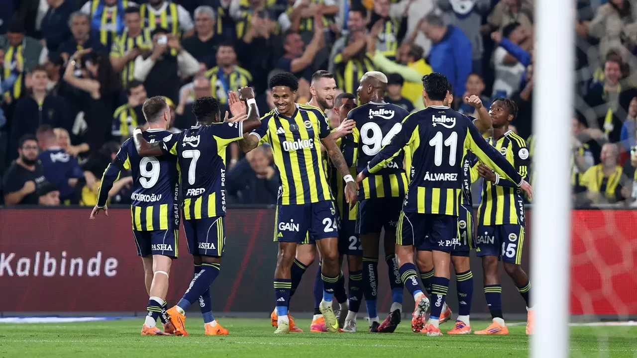 Fenerbahçe evinde 4 golle kazandı | Süper Lig'de Fenerbahçe 4-2 Kayserispor