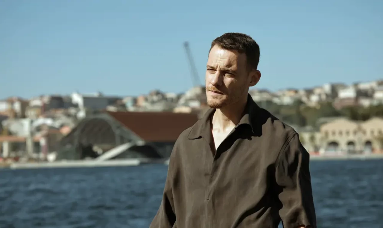 Çarpıntı’nın Aras’ı Kerem Bürsin kim? Ünlü oyuncu kaç yaşında ve nereli?